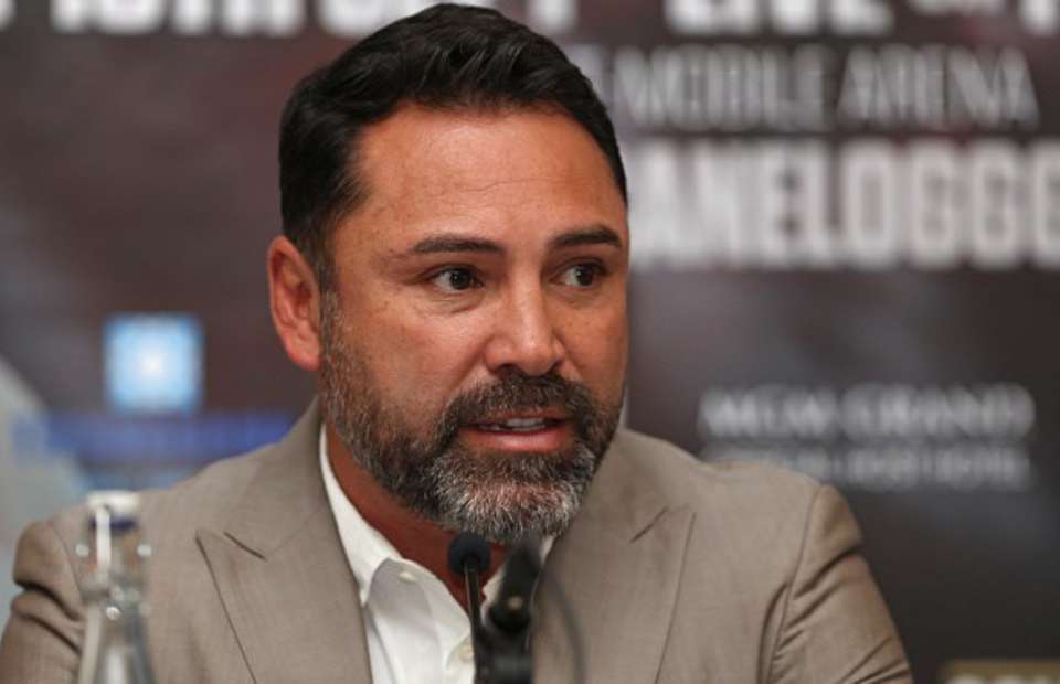 Oscar De La Hoya: “Anthony Joshua should wait up to a YEAR to face Deontay Wilder!”