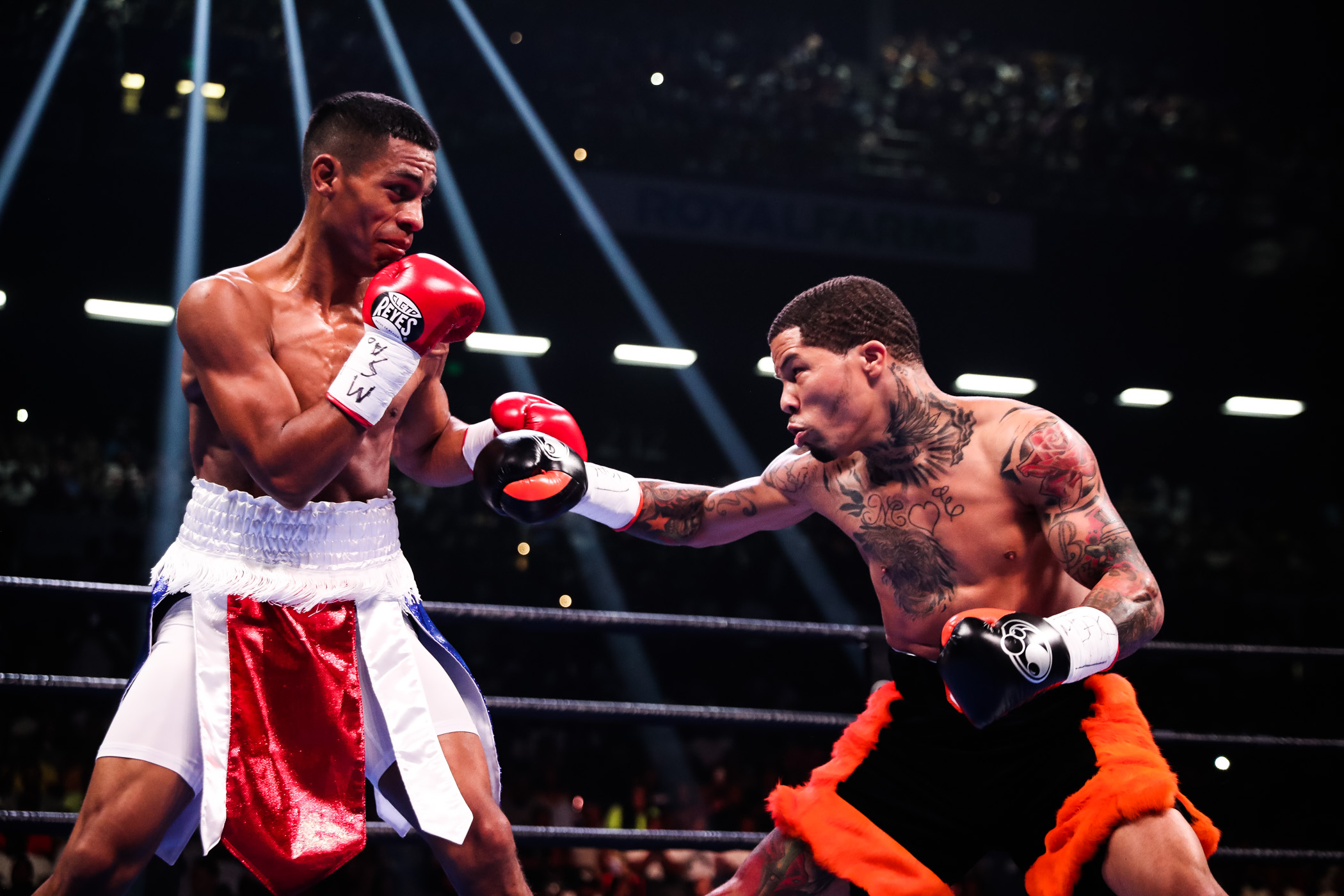 Davis Stops Nunez In Two, Calls For Farmer Clash