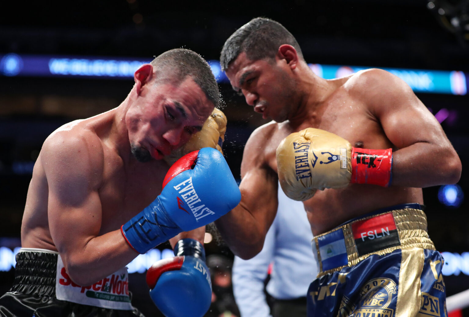 Estrada pips Gonzalez in a controversial classic