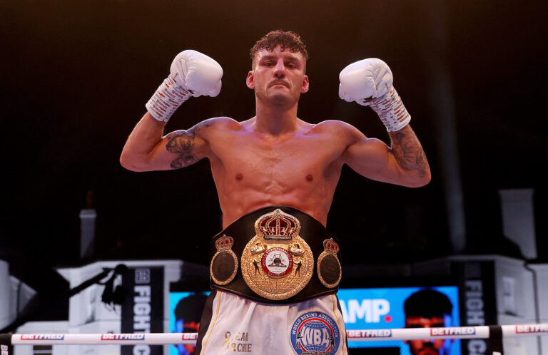 Wood stuns Xu in the final round to seize WBA title