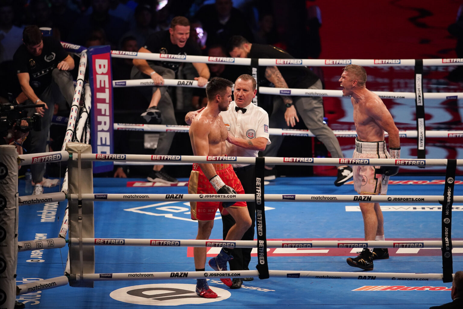 Experience Shines Through As Smith Halts Fowler; Williamson KOs Cheeseman In Another War