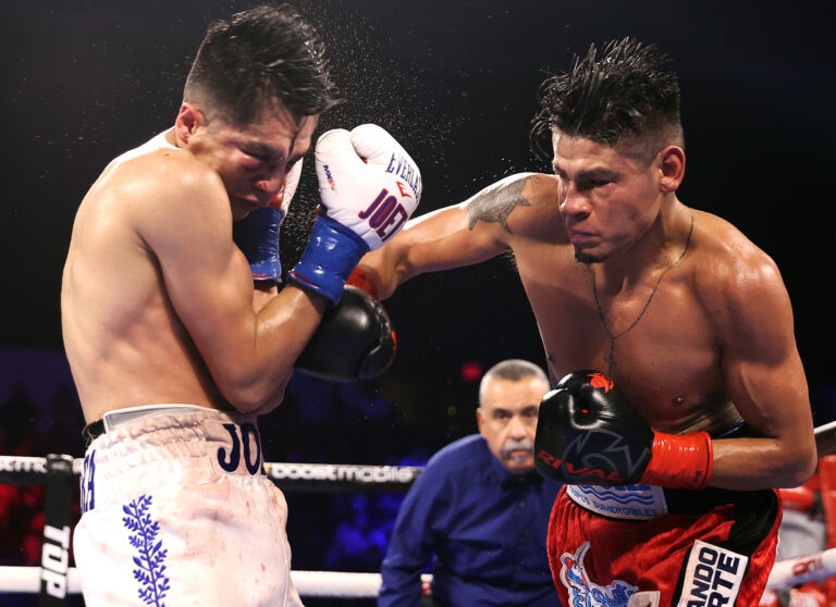 Navarrete trumps Gonzalez in the trenches