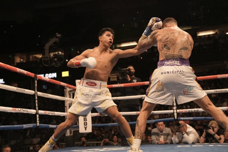 Munguia Outlasts Rosado in Toe-to-Toe Epic