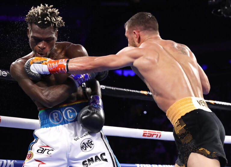 Lomachenko dominates Commey, earns lopsided decision win