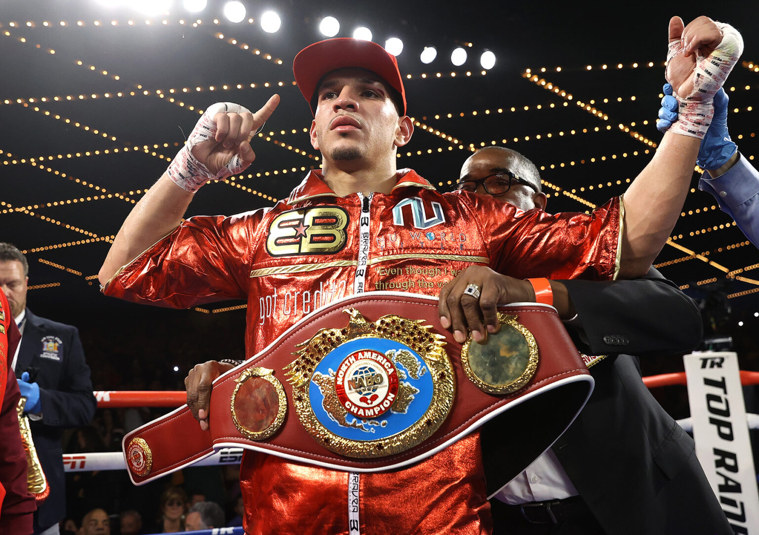 Berlanga Gains Favourable Decision To Beat Rolls In New York