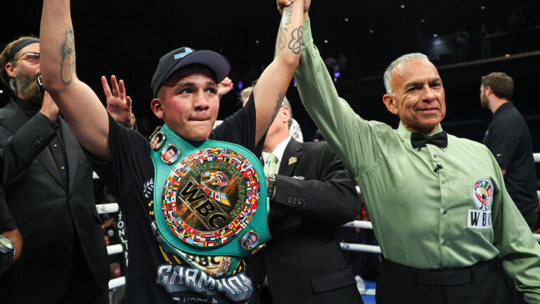 San Antonio Has A Superstar – ‘Bam’ Rodriguez Destroys Sor Rungvisai in Eight