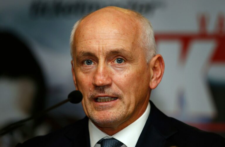 Barry McGuigan’s Advice To British Heavyweight: “Put Your Foot Down”